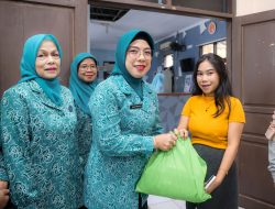 Tinawati Andra Soni Salurkan PMT Balita dan Pangan Bergizi untuk Ibu Hamil di Pabuaran