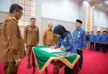 Lantik 64 Pejabat Fungsional, Gubernur Andra Soni Tekankan Kualitas Pendidikan dan Pencegahan Tawuran