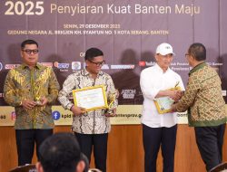 Komitmen Wujudkan Siaran Berkualitas, Gubernur Andra Soni dan Wagub Dimyati Terima Anugerah Tokoh Peduli Penyiaran ​