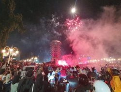 Pesta Kembang Api Warnai Malam Tahun Baru di Landmark Cilegon, SE Wali Kota Tak Digubris
