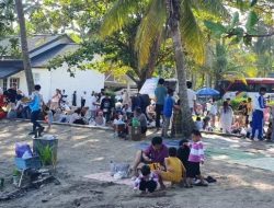 Jelang Malam Pergantian Tahun Baru, Pantai Anyer Dipadati Wisatawan 