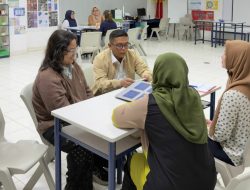 Implementasi Kebijakan, Gubernur Ambil Rapor Anak ke Sekolah