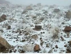 Bukan Hanya Hujan Salju, Arab Saudi akan Diterjang Badai Petir dan Hujan Es