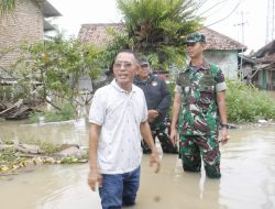 Di Desa Cigelam, Dandim 0602/Serang Tinjau Banjir yang Rendam Pemukiman