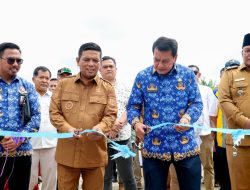 Gubernur Andra Soni Resmikan Jalan Poros Tiga Desa Lewat Program “Bang Andra