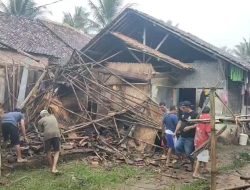 Rumah Warga di Petir Serang Roboh Disapu Hujan dan Angin Kencang