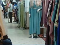 Meski Lebaran Masih Lama, Berburu Gamis “Rompi Lepas” Pasar Tanah Abang