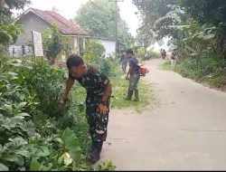 Satgas TMMD Ke-127 Kodim 0602/Serang Bantu Bersihkan Lingkungan Desa Sukamenak