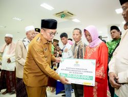 Gelar Safari Ramadan, Gubernur Andra Soni Beri Bantuan untuk Ustaz, Marbot hingga Pesantren