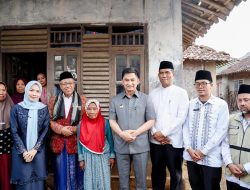 Wagub Dimyati Serahkan Bantuan untuk Renovasi Rumah Tidak Layak Huni di Serang