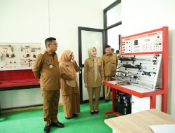 Gubernur Andra Soni Tinjau Ruang dan Alat Praktik Siswa SMKN 1 Anyer