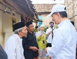 Tinjau Langsung Rumah Warga, Wagub Banten Serahkan Bantuan RTLH di Pandeglang