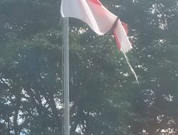 Bendera Merah Putih Usang dan Robek Masih Berkibar di SDN Babakankeusik 2 Pandeglang
