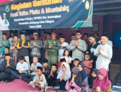 Pemuda Periuk Kelurahan Sukmajaya Santuni Anak Yatim dan Janda