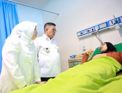 Jelang Lebaran, Gubernur Andra Soni Apresiasi Dedikasi Tenaga Kesehatan