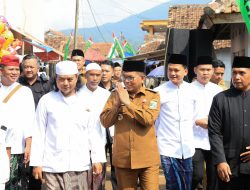 Gubernur Andra Soni Ajak Masyarakat Teladani Ulama di Haul Abuya Bustomi