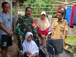 Koramil 0602-08/Petir Serahkan Bantuan Kursi Roda untuk Siswa Disabilitas