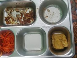 Kepala SDN 2 Pamarayan Kecewa, Layanan SPPG 04 Dinilai Lalai dan Menu MBG Tak Layak Konsumsi
