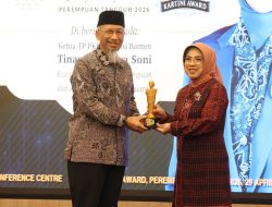 Tinawati Andra Soni Raih Kartini Awards Atas Dedikasi Pemberdayaan Perempuan dan Keluarga
