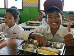 Senyum Sumringah Siswa SD di Wilayah Kecamatan Kasemen Sambut Program MBG