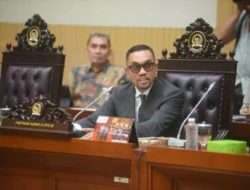 Sahroni Resmi Serahkan Gaji dan Tunjangannya untuk Masyarakat