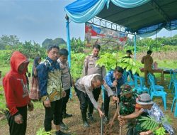 Polsek Pamarayan dan Pemdes Kampung Baru Tanam 200 Pohon