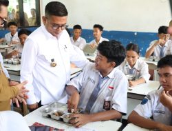 Gubernur Andra Soni Ingatkan Pentingnya Pemenuhan Gizi di Menu MBG
