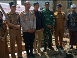 HUT Bhayangkara ke-80, Polsek Pamarayan Bedah Rumah Warga Desa Binong