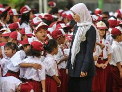 Semua Guru Diusulkan Jadi PNS, Komisi X DPR Desak Hapus Skema PPPK