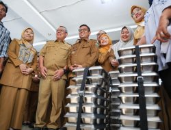 Gubernur Andra Soni Pantau Pelaksanaan MBG dan pra-SPMB