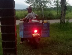 Viral! Wartawan Banten Jadi Tukang Bubur Keliling Tiap Pagi, Siang Lakukan Reportase