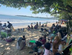 Anak Krakatau “Batuk”, Aktivitas Wisata Anyer-Carita Berjalan Normal