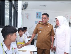 Gubernur Andra Soni Tinjau Pembangunan Ruang Kelas Baru SMAN 30 Kabupaten Tangerang