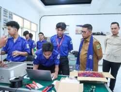 Gubernur Andra Soni Tegaskan Program Sekolah Gratis Utamakan Mutu Pendidikan
