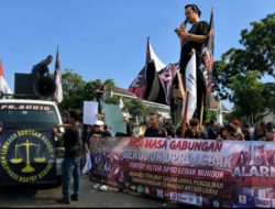 Buntut Kasus Pengeroyokan Aktivis Uun, Ratusan Massa Gelar Aksi Damai di DPRD Lebak