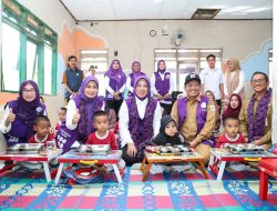 Kunjungi Posyandu Flamboyan, Tinawati Andra Soni Tekankan Pentingnya Solidaritas