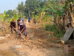 Gotong Royong Buka Jalan 1000 Meter, Warga Kampung Bedeng Tegal di Pamarayan Akhiri Isolasi