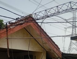 Tali Seling Dicabut, Tower di Sukamulya Ambruk Nyaris Timpa Balita