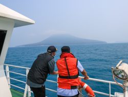 Gubernur Andra Soni Sisir Perairan Krakatau, Pantau Langsung Pencarian Jurnalis dan Kru Kapal yang Hilang Kontak